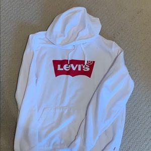 White Levi’s hoodie